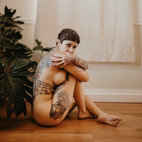 curvy lesbian onlyfans sexy photo