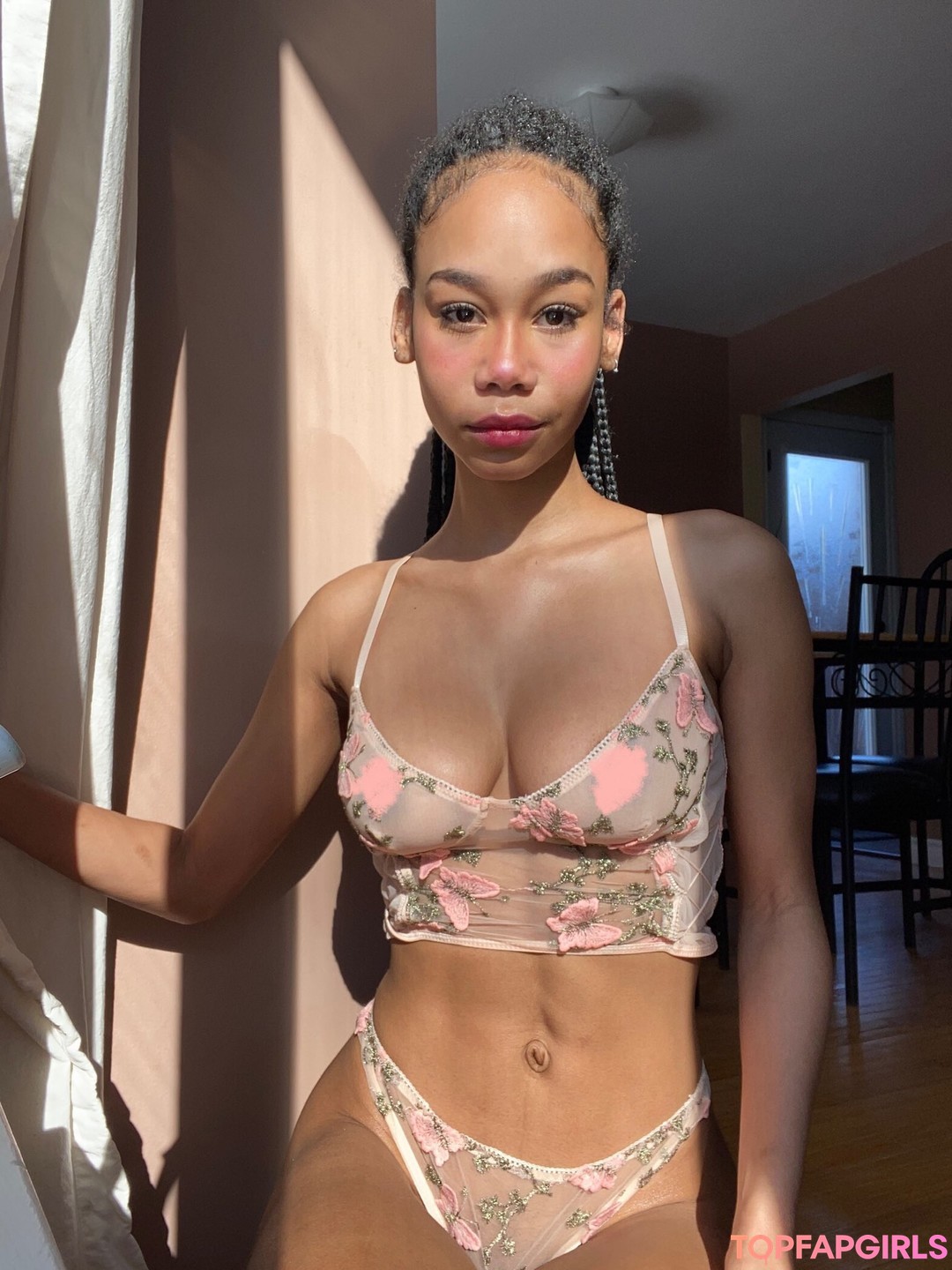 Crackn Freckles model hot pictures