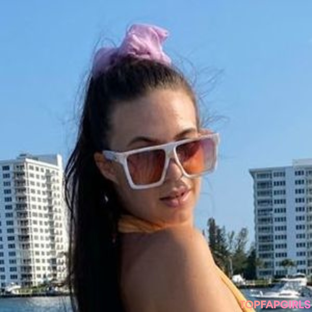 Explore with SARA model nudes img