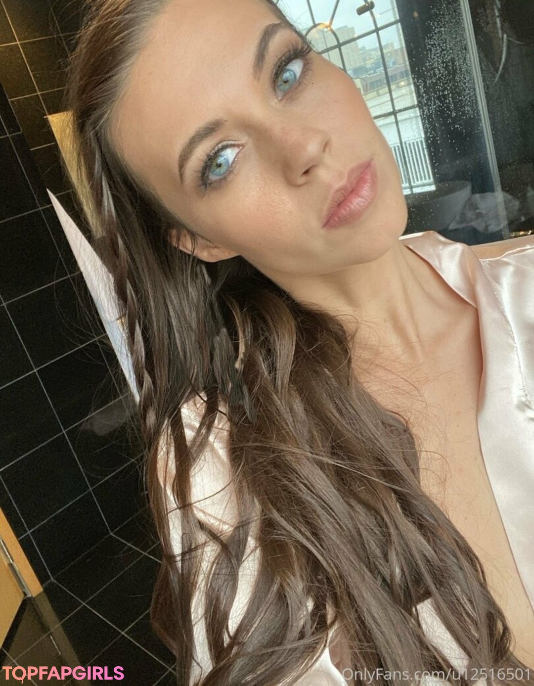 Explore with SARA nice pornstar img