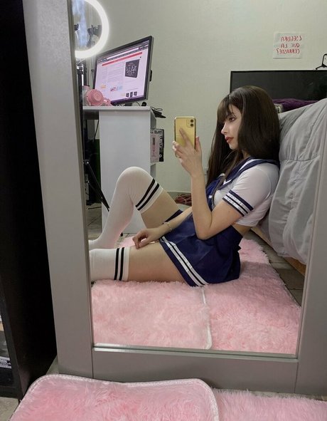 Amate Saurius top model image