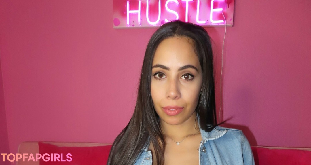 IceBae pornstar naked photos