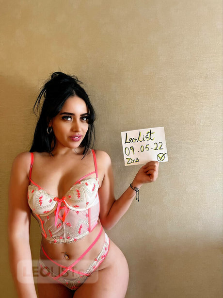 Sarahlara star top img