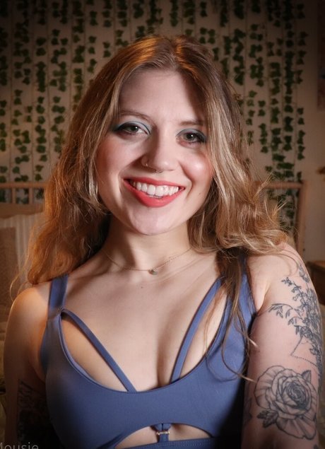 Mousie nudes model img