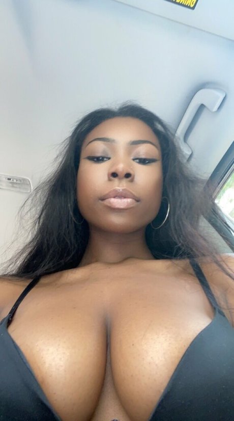 Annah Nicki Smith star art photo