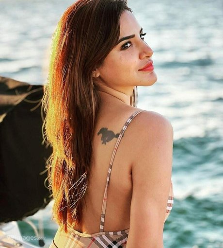 Ashu Reddy model best galleries