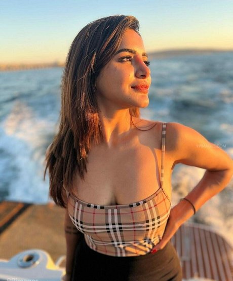 Ashu Reddy sexy pornstar images