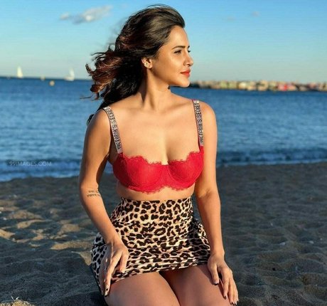 Ashu Reddy star adult images