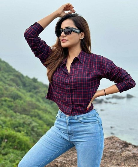 Ashu Reddy top actress gallery