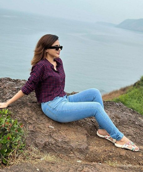 Ashu Reddy best star images