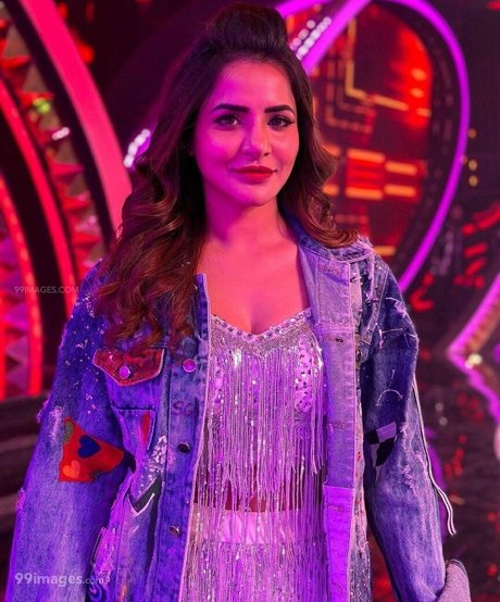 Ashu Reddy perfect model images