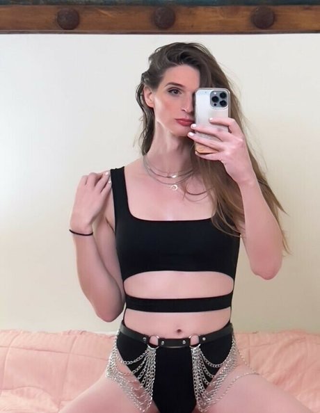 ALesserDeity model nice pictures