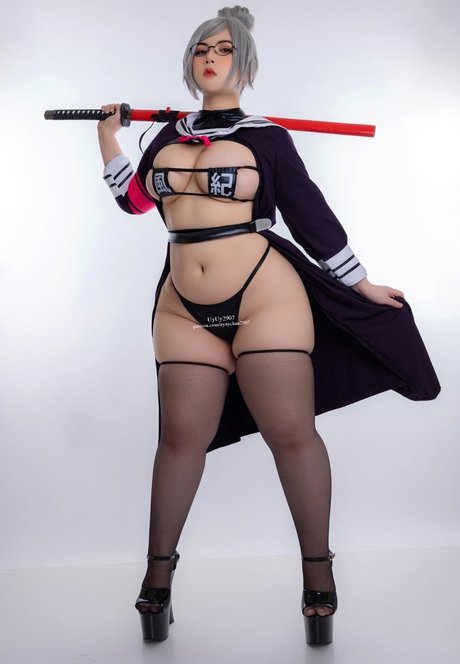 UyUy nude model images