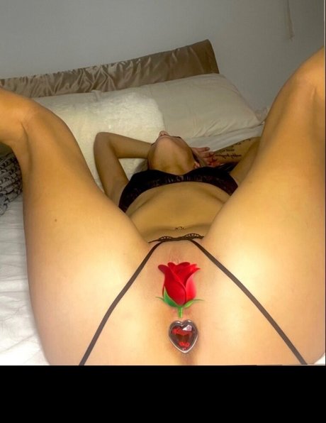 caroeducharme star naked gallery