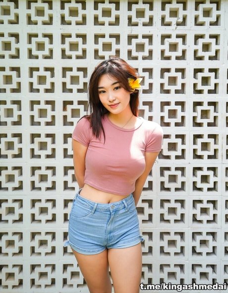 Livy Renata naked star picture