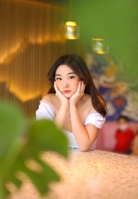 Livy Renata naked model picture