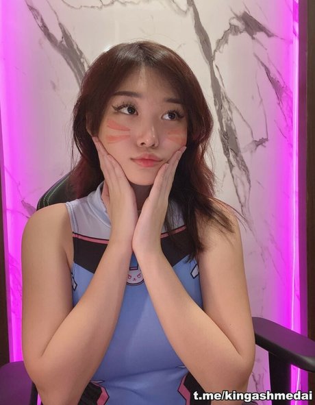 Livy Renata model images