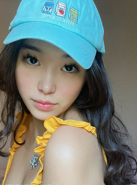 Livy Renata model xxx photo