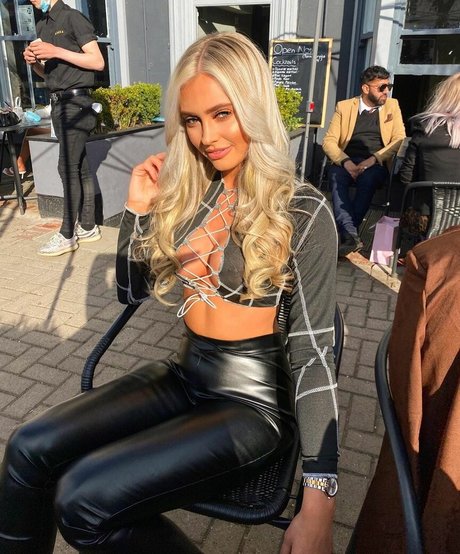 Katie Cook beautiful model pic