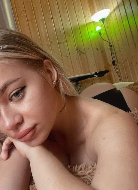 Tweetytwist high quality actress pic