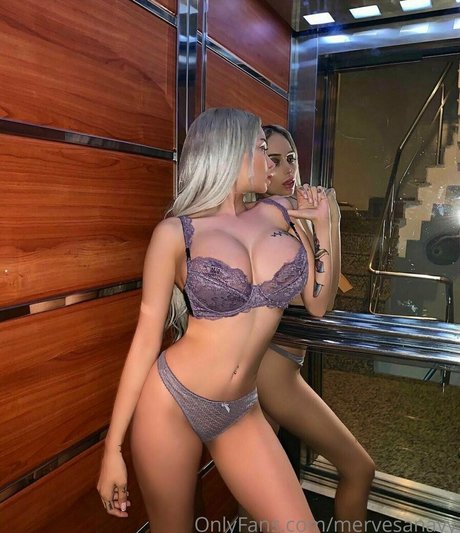 Merve Sanay model galleries