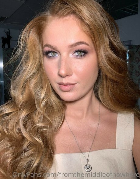 FromTheMiddleOfNowhere star adult photos