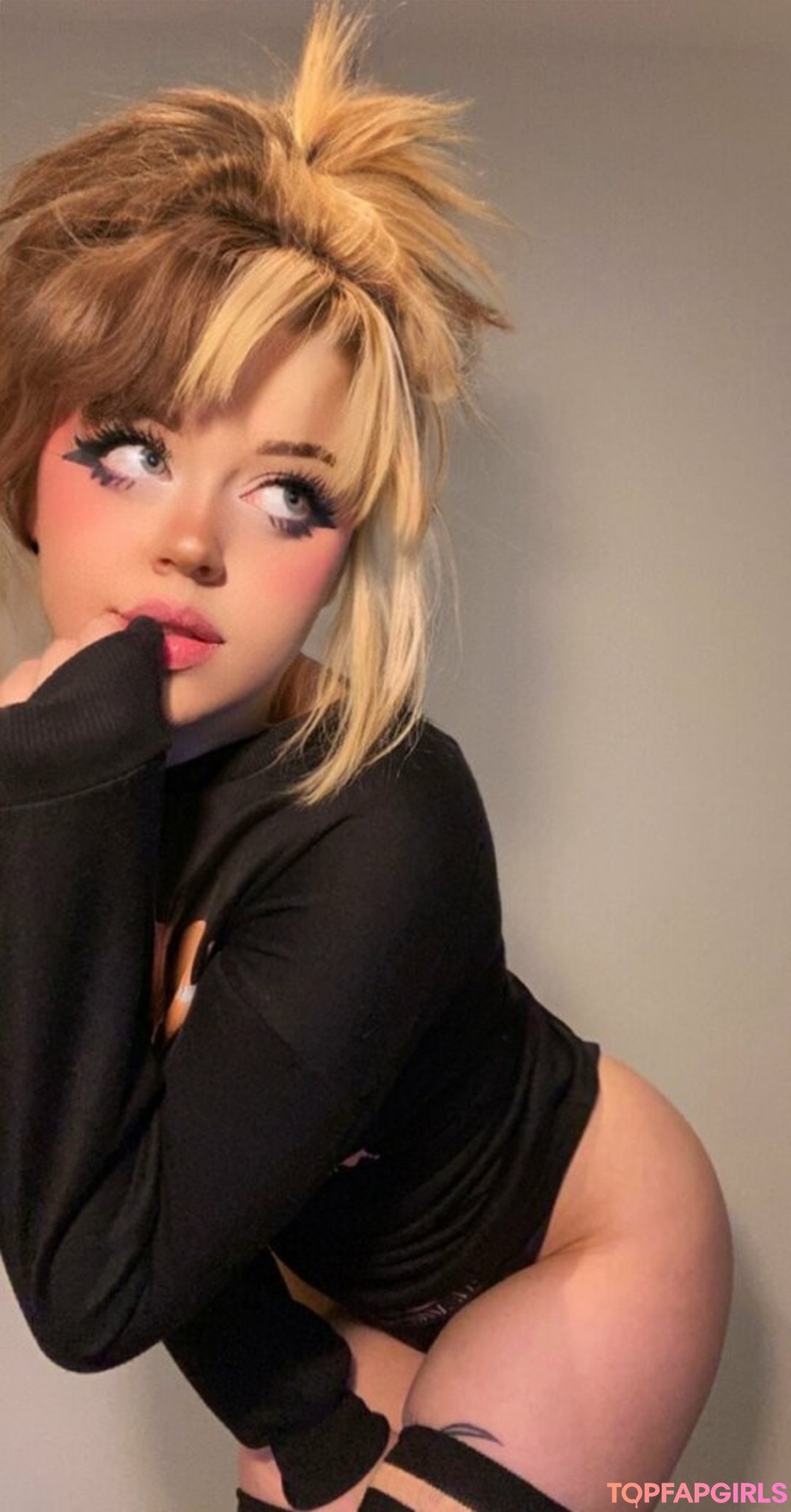 Mechew model pornographic image