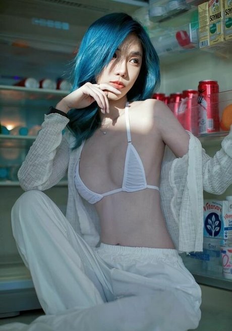 GamgyLhongEr model naked photo