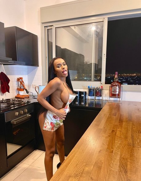 Sapir Adona nice actress pic