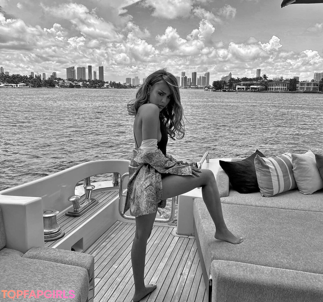 Danna Paola art model picture