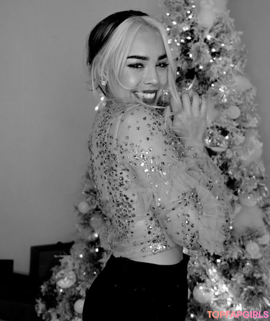 Danna Paola perfect star picture