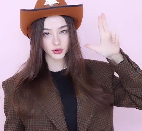 Dasha Tarab naked pornstar pic