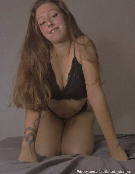 Tsuki Chan nude actress gallery