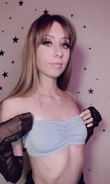 Daphne Dare model free photo