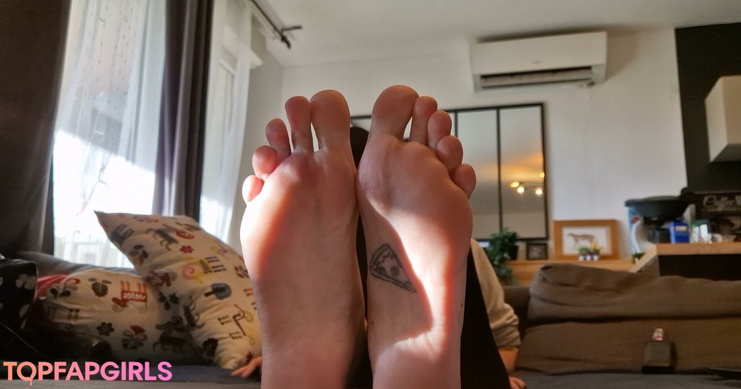Livie Feet model art galleries