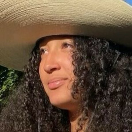 Curlybeanraver erotic model gallery