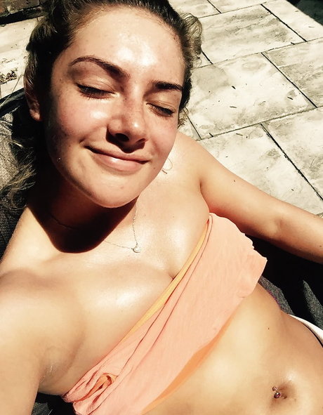 Isabel Hodgins naked star pics