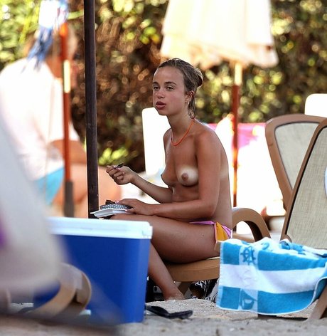 royals model sexy image