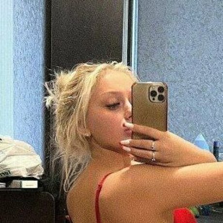 Allknvt model erotic images