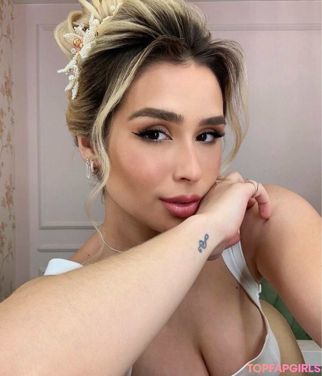 LoryLives nice pornstar photos