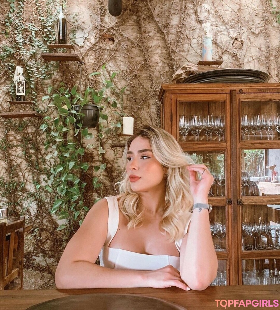 LoryLives naked pornstar pictures
