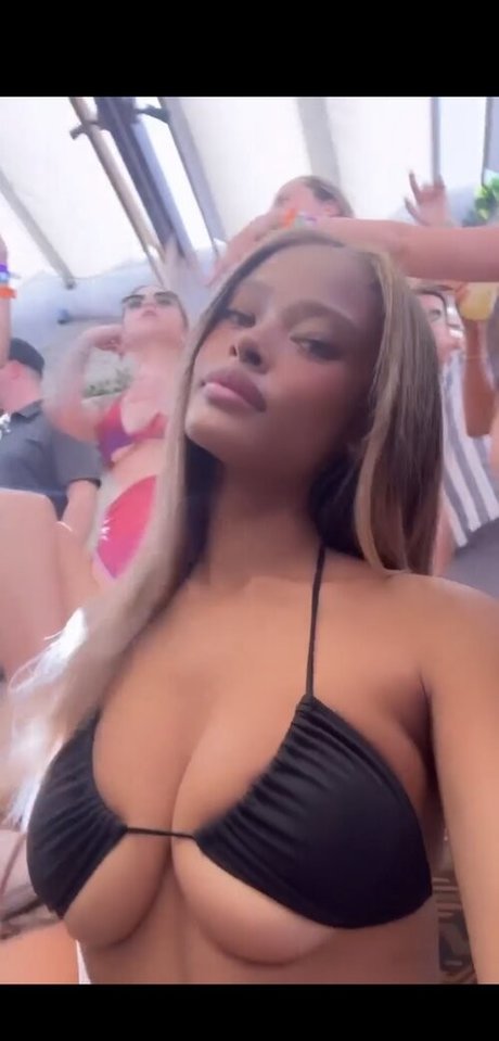 Vinetrria Vinetria model sexy pictures