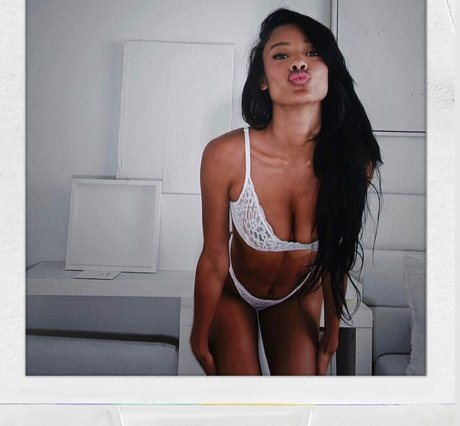 Vinetrria Vinetria model nudes image