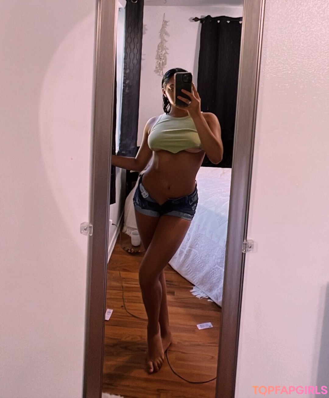 Izzy Clark profile image