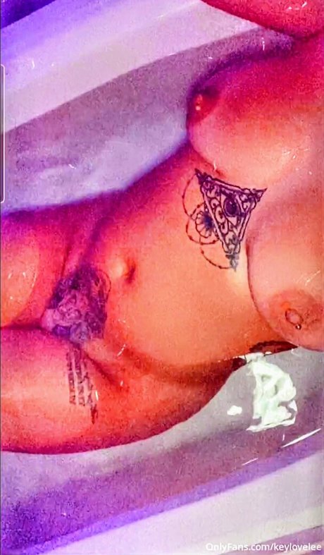 KeyLoveLee sexy model picture