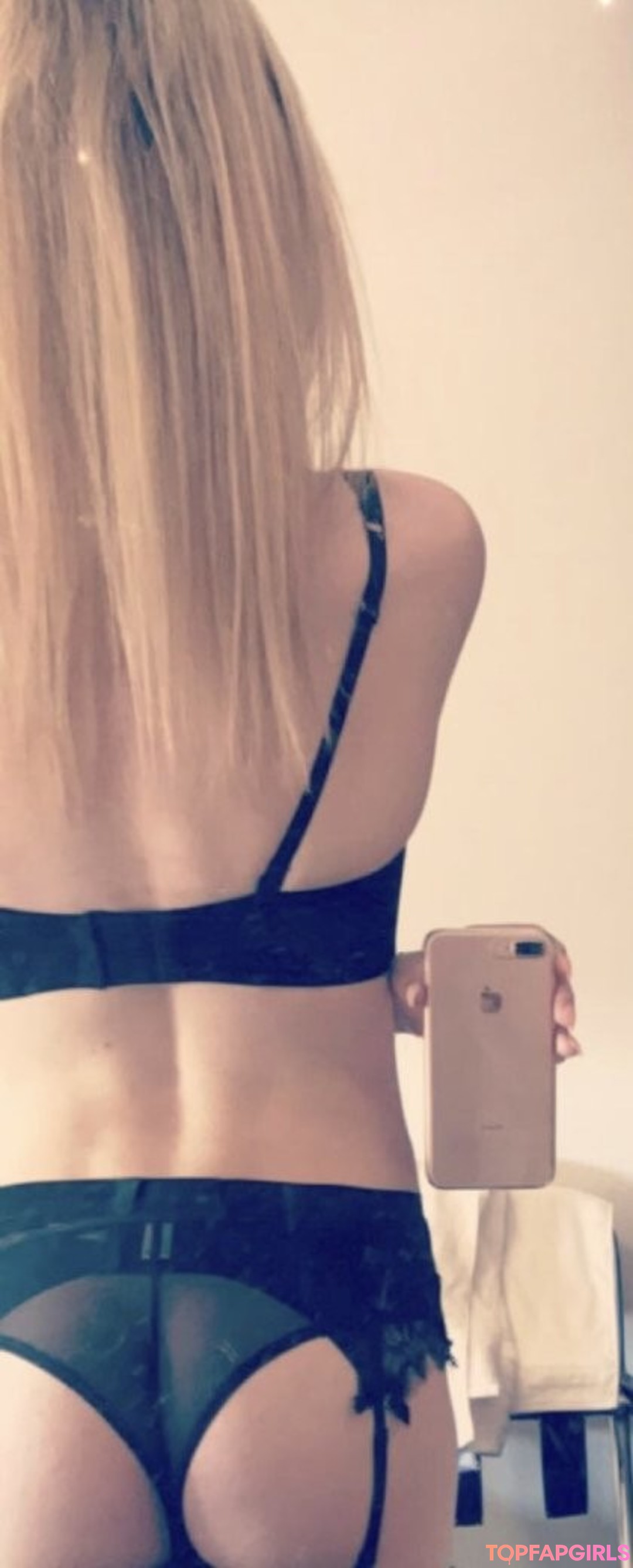 pussy spreading onlyfans beautiful porn img