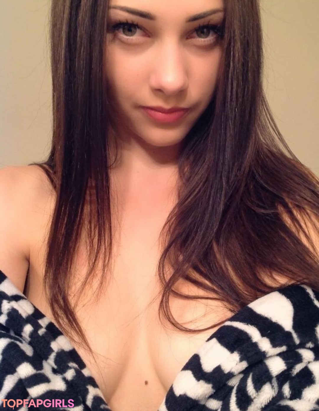 Avari Rain pretty pornstar photo