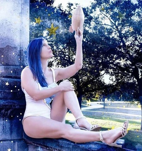 Leva Bates top star pictures