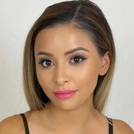 Iris In The Kitchen sexy star img