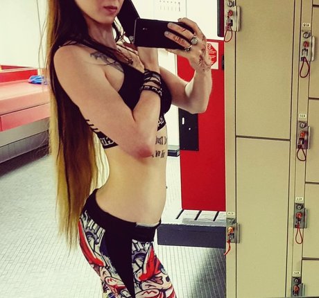 Infy Snow erotic actress pic